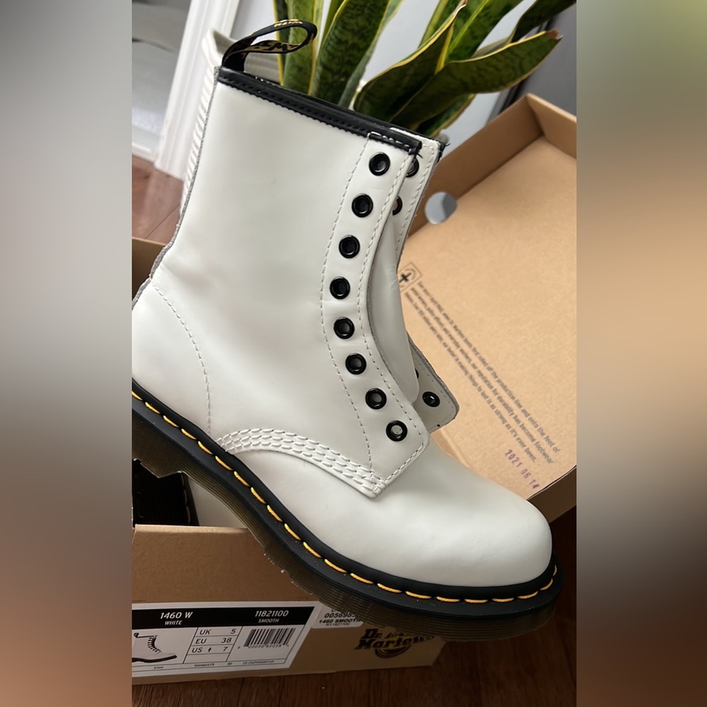 Dr Martens lace boots size 7